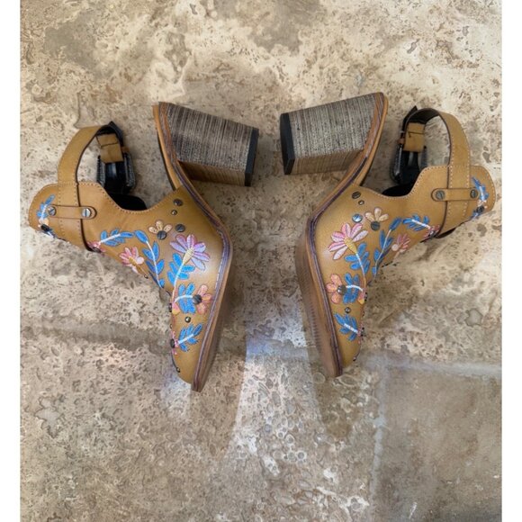 Womens Embroidered Floral Tan Heeled Sandals With Stud Accents & Adjustable Stra - Picture 4 of 10